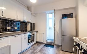 Stone Gate Studio Apartment 4